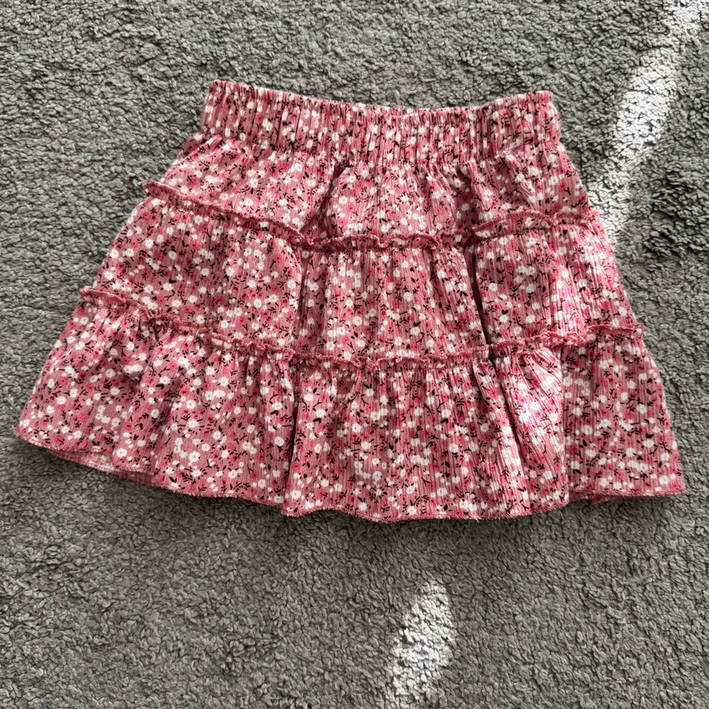 LIKE NEW Zara Pink and White Floral Skort